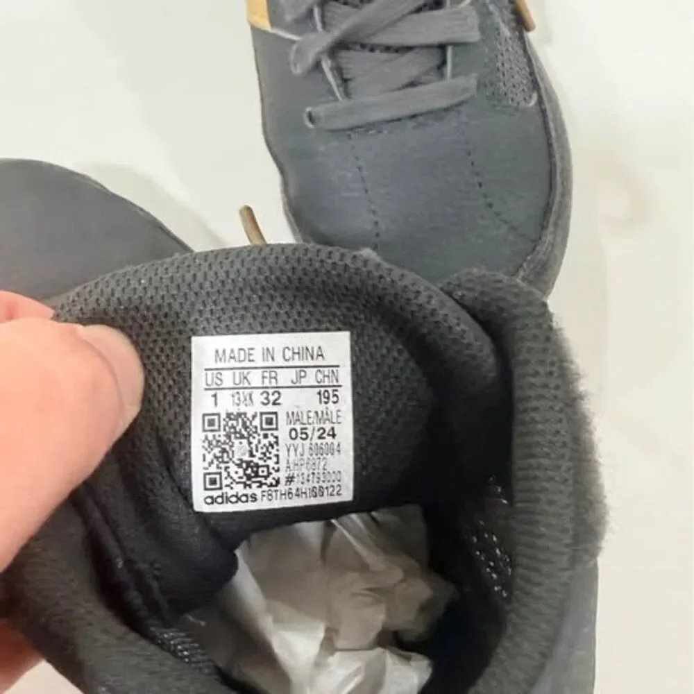 Adidas toddler wrestling shoes size 1